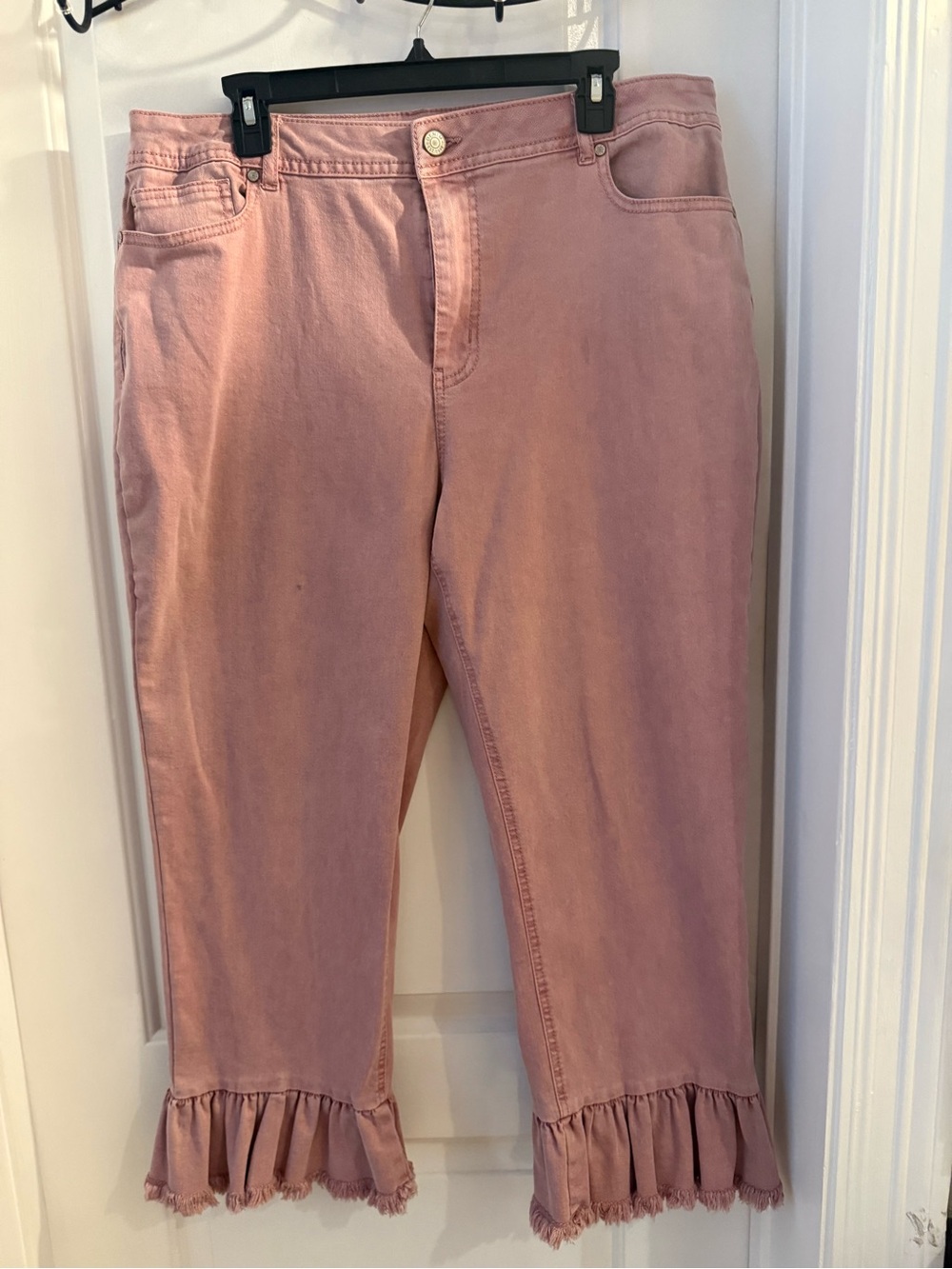 Dusty Rose Ruffle-Hem Cropped Jeans